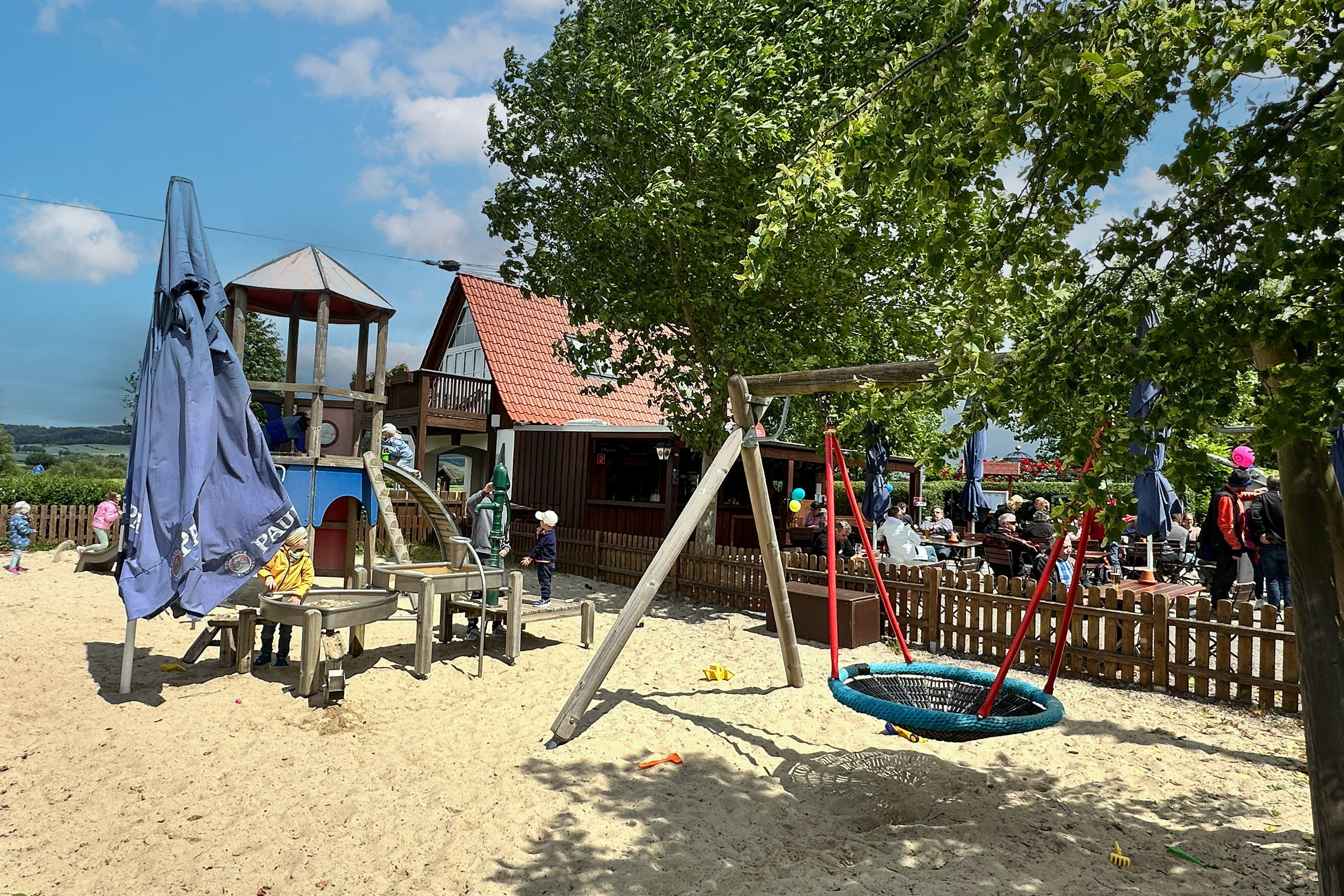 Spielplatz-SB-Bereich-Wirtshaus-Biergarten_Grohnder-Fährhaus